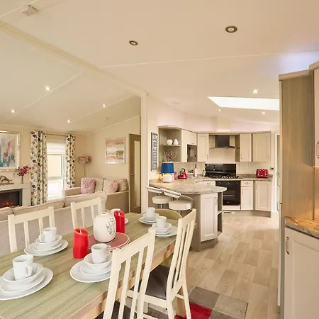 The Crucible With Hot Tub Lodge