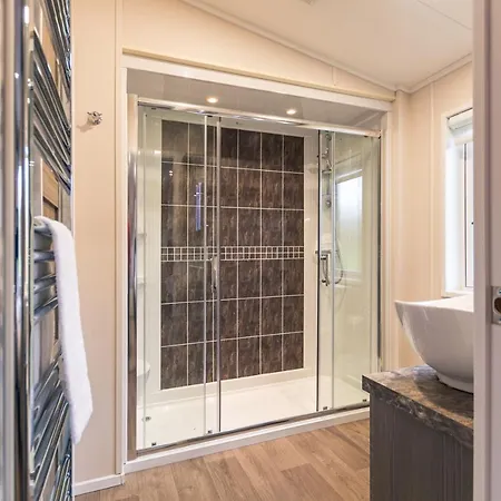 The Crucible With Hot Tub 롯지