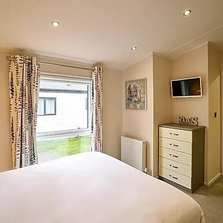 The Crucible With Hot Tub Lodge