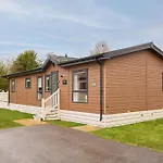 The Crucible With Hot Tub Lodge *