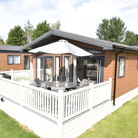 The Crucible With Hot Tub Lodge *