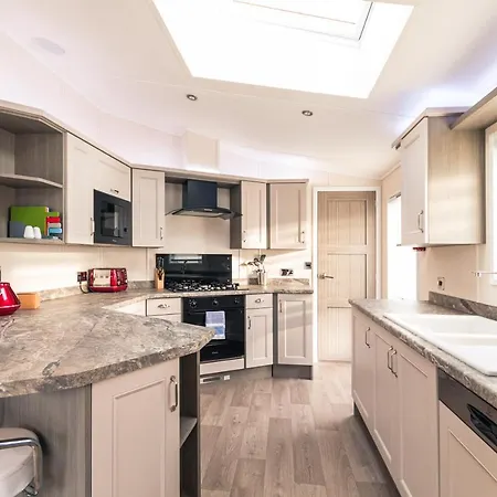 The Crucible With Hot Tub Jaktstuga