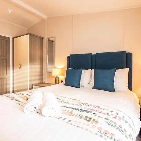 The Crucible With Hot Tub Lodge *