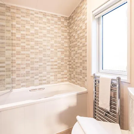 The Crucible With Hot Tub Jaktstuga *